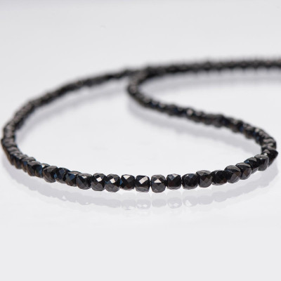 Намисто зі шпінелі