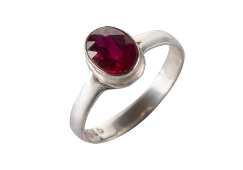 Каблучка з натуральним рубіном зі срібла
