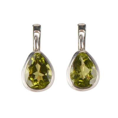 Серьги с натуральным хризолитом из серебра