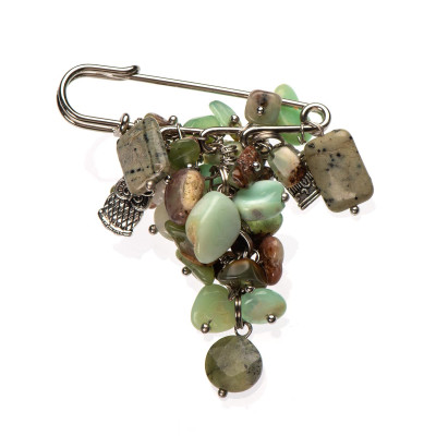 Брошка з нефритом