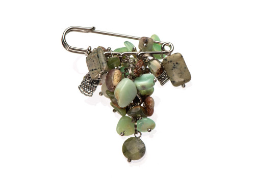 Брошка з нефритом