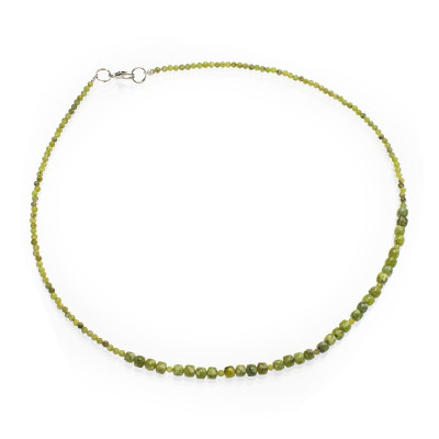 Бусы из нефрита