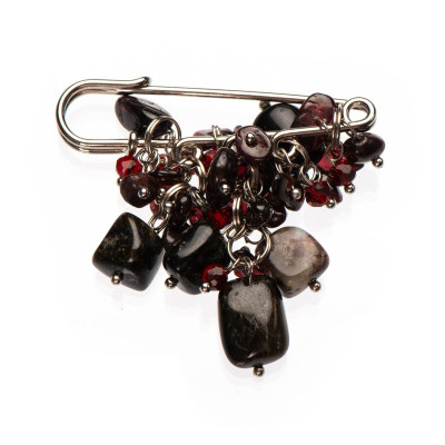 Брошка з натуральним гранатом