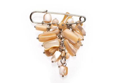 Брошь с перламутром 