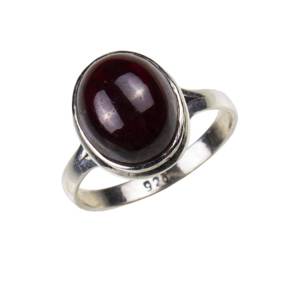Каблучка з натуральним гранатом зі срібла 