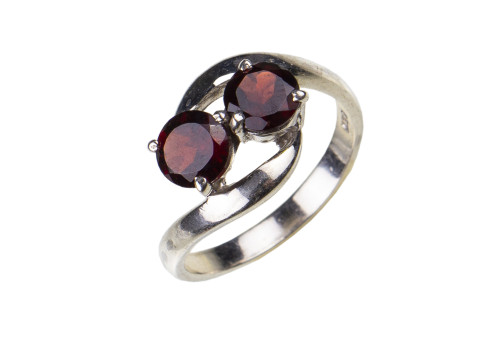 Каблучка з натуральним гранатом зі срібла 
