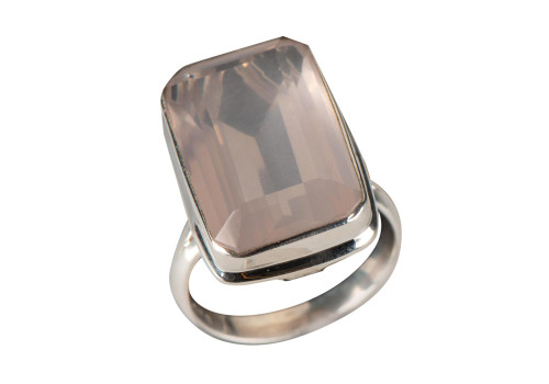 Каблучка з рожевим кварцем зі срібла