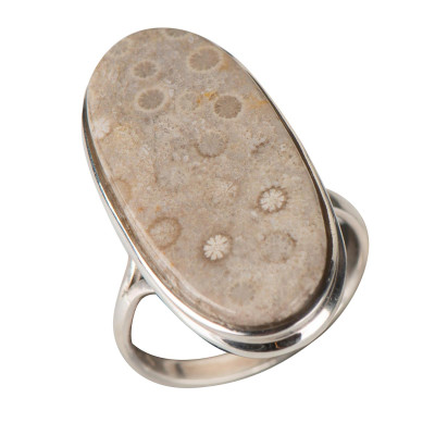 Каблучка з натуральним коралом зі срібла 