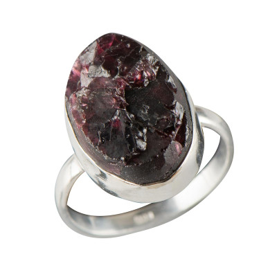 Кольцо с натуральным гранатом из серебра 