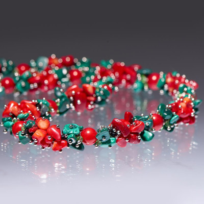 Кольє з натуральним коралом